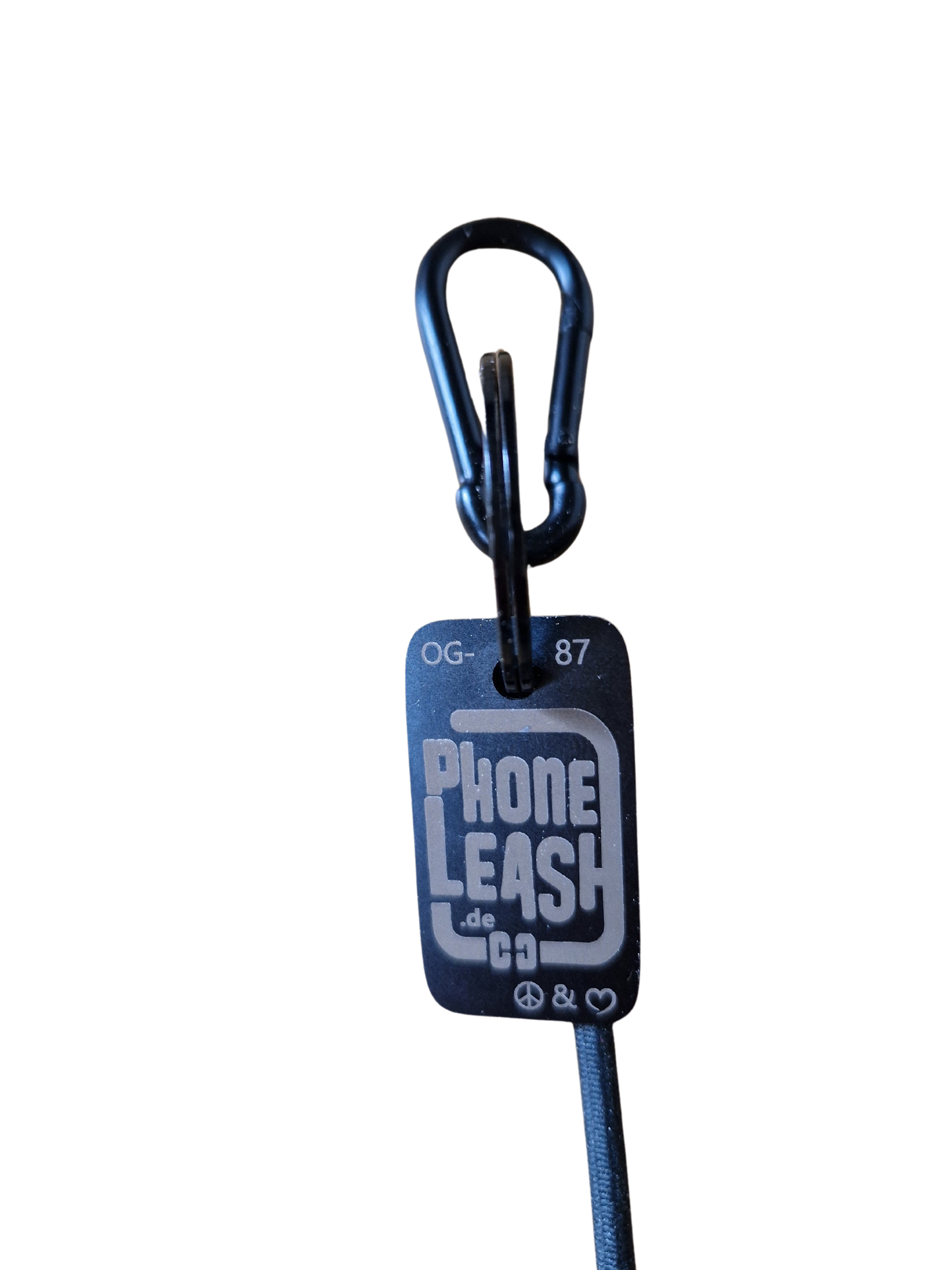 Original Phoneleash Schwarz Orange Handykette mit elastischem Band für sicheren, stilvollen Smartphone-Gebrauch. In Deutschland gefertigt, bietet sie Langlebigkeit und ein dezentes Design mit einer Friedensbotschaft durch ein handgestanztes Peace-Zeichen und Herz. Darstellung Karabiner und Label